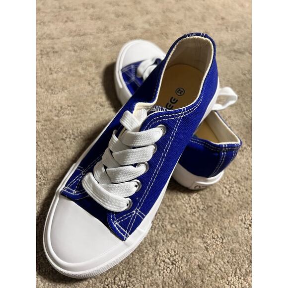 NWOT Opoee Blue kids Sneakers.   Size 32. US size 1. Very‎ Comfortable - Picture 2 of 6